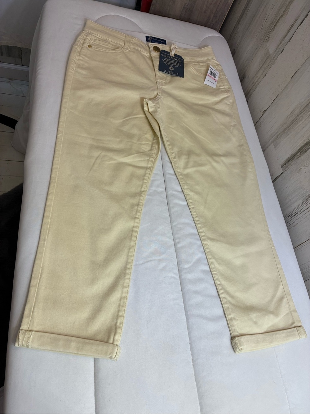 Democracy lt yellow Ankle cuffed/uncuffed  Stretch Jeans Sz 10 NWT AB sol